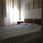 Via Scappini Lägenhet *