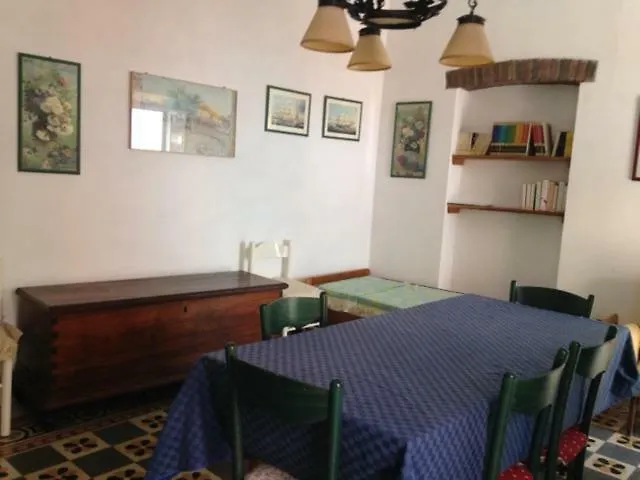 Via Scappini 아파트